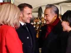 Макрон прибыл с визитом в Китай