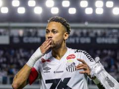 Neymar scores a hat-trick for Santos
