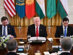 Politico: Трамп отказывается слышать о рисках и проблемах. Поэтому внешней политикой занимается узкий круг его единомышленников