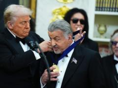 Сильвестр Сталлоне получил премию Центра Кеннеди из рук Дональда Трампа