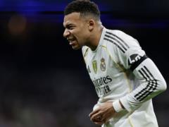 Mbappe with a broken finger is ready to play against Manchester City