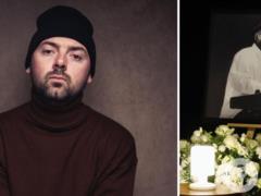 Скорбящие фанаты ADAM на похоронах в унисон спели хит  Танцюй зі мною повільно  и провели Михаила Клименко аплодисментами.