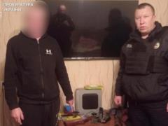 В Сумах 60-летний мужчина стрелял из окна по детям