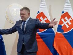Фицо пообещал блокировать  репарационный кредит  Украине