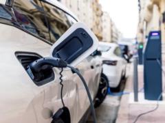 Bloomberg: ЕС готовит правила, которые позволят отсрочить запрет бензиновых авто в Европе