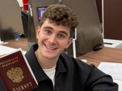 Украинский блогер-миллионник получил российский паспорт и похвастался новой квартирой в Москве