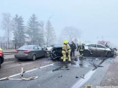 На трассе  Киев-Чоп  в ДТП попали восемь машин — авария заблокировала трассу на Киев