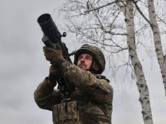 Украину атаковала почти сотня дронов РФ
