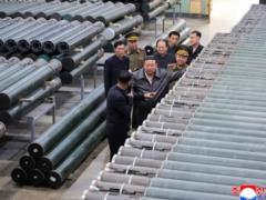 Ким Чен Ын приказал модернизировать производство оружия в КНДР — Bloomberg