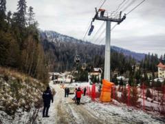 На горе во Львовской области 80 человек застряли на подъемнике