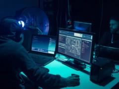 Как попытка Кремля обуздать рынок утечки данных в России сыграла в пользу Украины — The Guardian