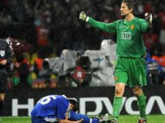 Terry put up for auction the legendary jersey from the 2008 Champions League final