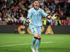 Girona are considering loaning a famous goalkeeper