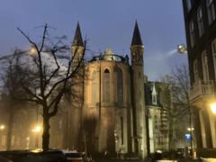 Пламя быстро охватило шпиль: в Амстердаме вспыхнула церковь Вонделкерк, построенная в 1872 году.