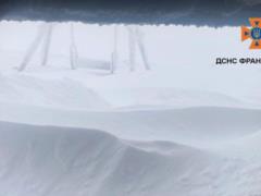 Сугробы снега и 18 градусов мороза: спасатели рассказали, какая погода царит в Карпатах