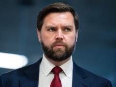 В США мужчина разбил окна в доме Джей Ди Венса