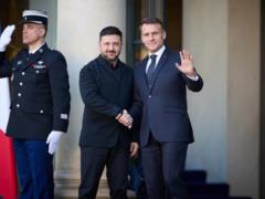 Зеленский провел встречу с Макроном в Париже
