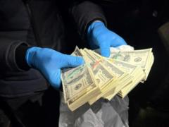 В Киеве мошенник требовал $100 тысяч у чиновника ТЦК