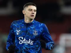 Mykolenko left the first half of the match of the 21st round of the Premier League