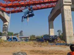 В Таиланде строительный кран упал на поезд, десятки погибших