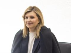 Елена Зеленская освежила образ новой эффектной прической.