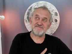 Не может стоять сам и 4 месяца лежит в больнице: появились новости о состоянии сказочника Саши Лирника, который пережил инсульт