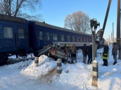 В Прикарпатье поезд столкнулся с автомобилем