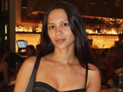 Соблазняла отца хейтера: известная блогер решила оригинально отомстить за плохой комментарий и спровоцировала дискуссию в сети