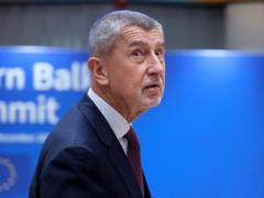 Премьер-министр Чехии купил глобус, чтобы рассмотреть Гренландию