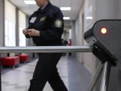 Важно знать: какие опасные предметы нельзя приносить в школу