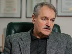 Гуляйте в темноте и молчите. Известный психиатр назвал неожиданный рецепт, как не сломаться без света