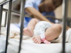 Шокирующая находка в Николаеве: младенца оставили в мусорном баке
