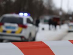 В Запорожье парень устроил стрельбу во дворе дома и ранил себя