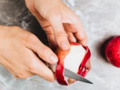 Вы точно неправильно едите яблоки и картофель: надо ли их чистить