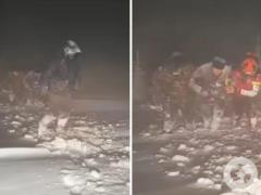 Были на грани жизни и смерти: в горах Румынии спасли двух заблудившихся и замерзших украинцев. Фото и видео