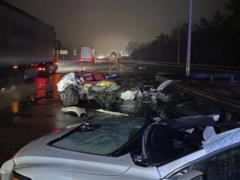 На Киевщине Lexus разорвало на части после столкновения с грузовиком: есть пострадавший.