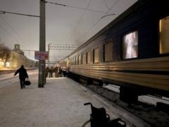 УЗ пересаживает людей на автобусы из-за активности российских дронов