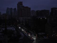 В Украине начали аварийно отключать свет: где не действуют графики