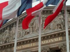 Французские депутаты отклонили два вотума недоверия правительству