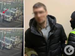 В центр Киева нарушитель ПДД посреди дороги ударил водителя эвакуатора до потери сознания и скрылся. Подробности и видео