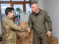 Киев передал бойцам 50 переносных зарядных станций, – Кличко