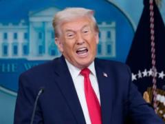 Трамп говорит, что его администрация плохо справляется со  связями с общественностью 