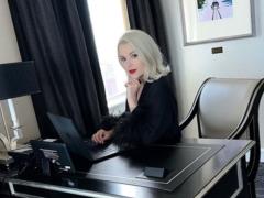 «Обнаружили кое-что тревожное»: Мика Ньютон сообщила о визите к онкологу