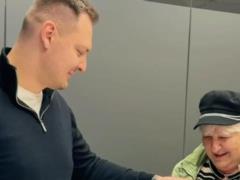  Труха Украина  подарила квартиру бабушке и внуку из Бахмутчины