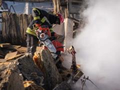 В Ягодине пятый день пытаются погасить пожар на разрушенном складе