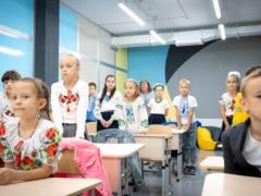 В Киеве временно объединят школы и детские сады