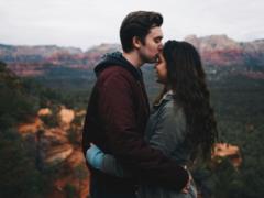 Существуют ли  вторые половинки ? Ученые определили, сколько раз влюбляется большинство людей