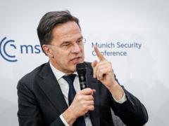 Генсек НАТО рассказал об общении с псом Патроном