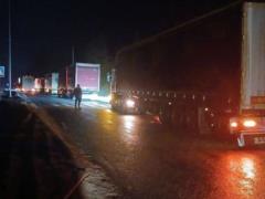 Киев ограничил въезд грузовиков из-за снегопада