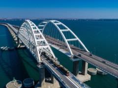 Крым охватили многочисленные взрывы: мост перекрыт